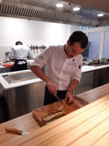Le 'Top chef' Samuel Albert - ici dans son restaurant d'Angers - compte quelque 5 000 'followers' sur Facebook et plus de 36 000 sur Instagram. Le 'Top chef' Samuel Albert - ici dans son restaurant d'Angers - compte quelque 5 000 'followers' sur Facebook et plus de 36 000 sur Instagram.