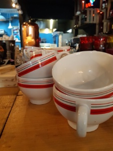 Le rôle du comptoir de bar doit être repensé. Le rôle du comptoir de bar doit être repensé.