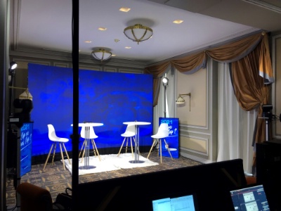 Le studio TV (ici celui de l'hôtel Intercontinental Bordeaux) peut être configuré selon les besoins des clients. Le studio TV (ici celui de l'hôtel Intercontinental Bordeaux) peut être configuré selon les besoins des clients.