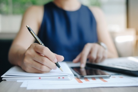 Le coût prévisionnel du personnel permanent est évalué employé par employé. Le coût prévisionnel du personnel permanent est évalué employé par employé.