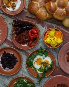 Tékès propose une cuisine 100 % végétale, d'influence Israélienne.