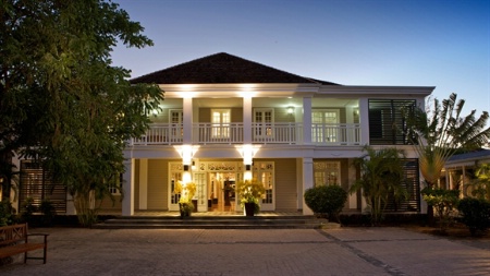 Le nouveau style du Grand Hôtel du Lagon, doté de 174 chambres, allie modernité raffinée et tradition créole. Le nouveau style du Grand Hôtel du Lagon, doté de 174 chambres, allie modernité raffinée et tradition créole.