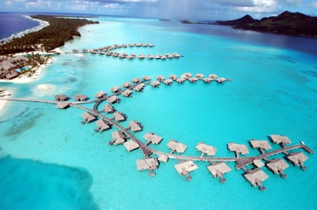 l’InterContinental Bora Bora Le Moana Resort, hôtel de charme complètement rénové. l’InterContinental Bora Bora Le Moana Resort, hôtel de charme complètement rénové.