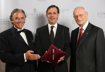 De gauche à droite : Roland Zadra, Joachim Franz et le Dr Carl Hahn.