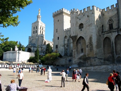 Art Hotel d'un côté, Marriott de l'autre : le palais des Papes sera bientôt cerné par les hôtels. Art Hotel d'un côté, Marriott de l'autre : le palais des Papes sera bientôt cerné par les hôtels.