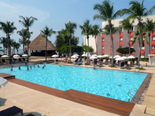 L'hôtel a été restructuré autour de la piscine. L'hôtel a été restructuré autour de la piscine.