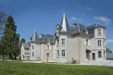 Le château d'Orfeuillette est entouré par un parc de 12 hectares.