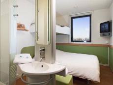 Une chambre Cocoon chez Etap Hotel.