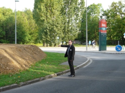 L’un des remblais créés par la mairie de Jouy-en-Josas pour empêcher l’installation des caravanes. L’un des remblais créés par la mairie de Jouy-en-Josas pour empêcher l’installation des caravanes.
