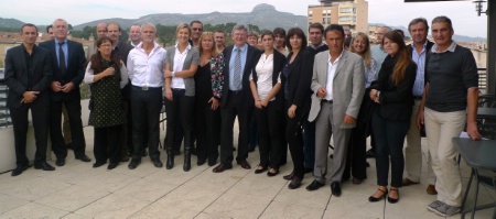 Jean Lavergne (au centre, chemise bleue) et les adhérents PACA Languedoc Roussilon de la SEH : en route pour la fusion avec les Relais du Silence. Jean Lavergne (au centre, chemise bleue) et les adhérents PACA Languedoc Roussilon de la SEH : en route pour la fusion avec les Relais du Silence.