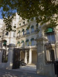 Ce qui fut le palais du prince Roland Bonaparte (dont on voit ci-contre la façade) est classé aux Monuments historiques, ce qui en a compliqué la rénovation.