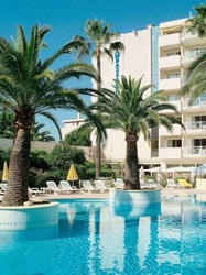 L’Hôtel Ambassadeur d’Antibes-Juan-les-Pins. L’Hôtel Ambassadeur d’Antibes-Juan-les-Pins.
