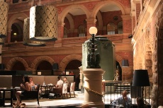 La base de l’hôtel est classée aux Monuments historiques. La base de l’hôtel est classée aux Monuments historiques.