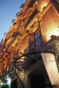 L'Hospes Lancaster (Paris, VIIIe) est nommé Meilleur hôtel urbain par le guide. L'Hospes Lancaster (Paris, VIIIe) est nommé Meilleur hôtel urbain par le guide.