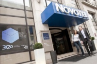 Entrée du Novotel Montparnasse.