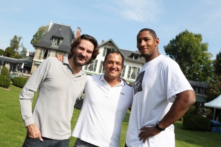 Un trio de choc : de gauche à droite l'écrivain Frédéric Beigbeder, l'ex-rugbyman et directeur Stéphane Carella, le basketteur Boris Diaw.
