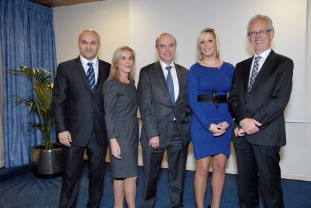 Giuseppe Cosmai, président AICR Côte d'Azur, Virginie Lafon, membre du jury, Jean-Jacques Poulet, vice-président AICR Côte d'Azur, Laure Hinsinger Meilleure Jeune réceptionniste Cote d'Azur 2011/2012 et Francis Kolb, président du jury. Giuseppe Cosmai, président AICR Côte d'Azur, Virginie Lafon, membre du jury, Jean-Jacques Poulet, vice-président AICR Côte d'Azur, Laure Hinsinger Meilleure Jeune réceptionniste Cote d'Azur 2011/2012 et Francis Kolb, président du jury.