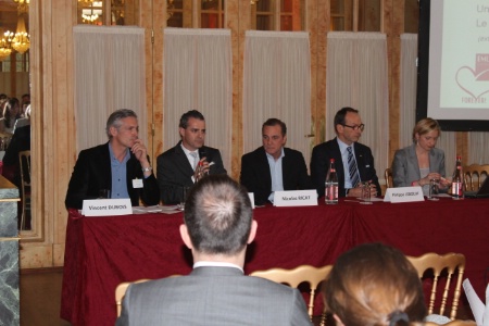 Le Club Luxe Emlyon Forever a réuni Pascal Billard, directeur adjoint du Plaza Athénée, Philippe Leboeuf, directeur général du Mandarin Oriental, et Nicolas Ricat, directeur général du groupe Lucien Barrière. Le débat était animé par Vincent Dubois, président de l'Agence CB'A, et Elodie de Boissieu, coprésidente du Club Luxe Emlyon Forever. Le Club Luxe Emlyon Forever a réuni Pascal Billard, directeur adjoint du Plaza Athénée, Philippe Leboeuf, directeur général du Mandarin Oriental, et Nicolas Ricat, directeur général du groupe Lucien Barrière. Le débat était animé par Vincent Dubois, président de l'Agence CB'A, et Elodie de Boissieu, coprésidente du Club Luxe Emlyon Forever.