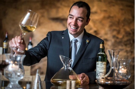 Géraud Tournier, chef sommelier au Château Saint-Martin & Spa. Géraud Tournier, chef sommelier au Château Saint-Martin & Spa.
