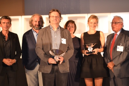 Remise des prix Paris Shop & Design à la CCIP : : Denis Doistau, architecte, et Caroline Demon, directrice de l'hôtel Madison, reçoivent ensemble le prix dans la catégorie hôtels. Remise des prix Paris Shop & Design à la CCIP : : Denis Doistau, architecte, et Caroline Demon, directrice de l'hôtel Madison, reçoivent ensemble le prix dans la catégorie hôtels.
