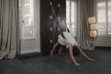 Le 'yoga wall' de l'une des suites du Hidden bis.