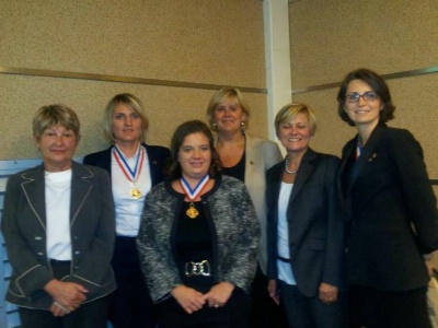 Le groupe d'experts réuni pour bien préparer et conseiller les candidat(e)s au titre (de gche à dte) : Nicole Spitz, présidente de classe, Marie Fleur Raynard, MOF 2011, Gaelle Bretaut, MOF 2007, Corinne Veyssière, présidente nationale AGGH, Régine Davroux, professeur d'hébergement et vice-présidente de classe, et Sandrine Koujoumji, MOF 2007. Le groupe d'experts réuni pour bien préparer et conseiller les candidat(e)s au titre (de gche à dte) : Nicole Spitz, présidente de classe, Marie Fleur Raynard, MOF 2011, Gaelle Bretaut, MOF 2007, Corinne Veyssière, présidente nationale AGGH, Régine Davroux, professeur d'hébergement et vice-présidente de classe, et Sandrine Koujoumji, MOF 2007.