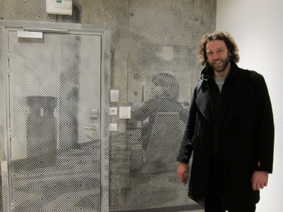 Vincent Faller dans la chambre Inkub, inspirée des films de Stanley Kubrick Vincent Faller dans la chambre Inkub, inspirée des films de Stanley Kubrick