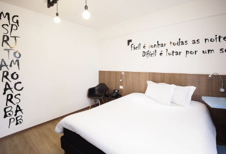 Une chambre de l'Ibis Styles Belo Horizonte Minascentro. Une chambre de l'Ibis Styles Belo Horizonte Minascentro.
