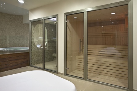 Un sauna à infrarouge de marque Astral.