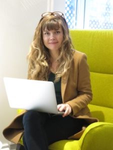 Marie Seurin, 31, est journaliste et bloggeuse à Biarritz. Elle a été choisie pour passer 42 jours dans l'hôtel Vertigo. Marie Seurin, 31, est journaliste et bloggeuse à Biarritz. Elle a été choisie pour passer 42 jours dans l'hôtel Vertigo.