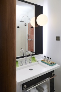 Une salle de bains.