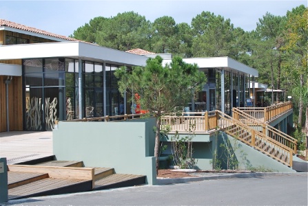 Entrée du Domaine du Ferret Balnéo & Spa. Entrée du Domaine du Ferret Balnéo & Spa.