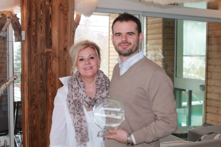 Mireille François et Nicolas Decker, La Chenaudière & Spa, ont reçu le SPA TROPHY / RELAIS & CHÂTEAUX. Mireille François et Nicolas Decker, La Chenaudière & Spa, ont reçu le SPA TROPHY / RELAIS & CHÂTEAUX.