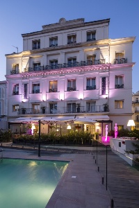 L'hôtel Le Canberra à Cannes propose plusieurs deals sur Groupon pendant la basse saison.