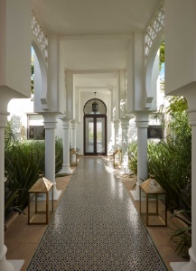 L'allée conduisant aux villas. L'allée conduisant aux villas.