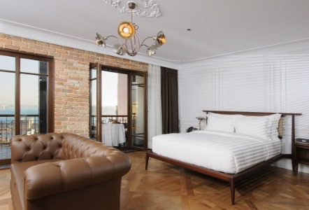 La marque Georges Hotel défend l'art de vivre à la française.