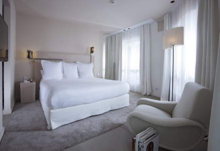 Imaginé par l'architecte Jean-Michel Wilmotte, l'Hôtel de Nell fait partie des Design Hotels.