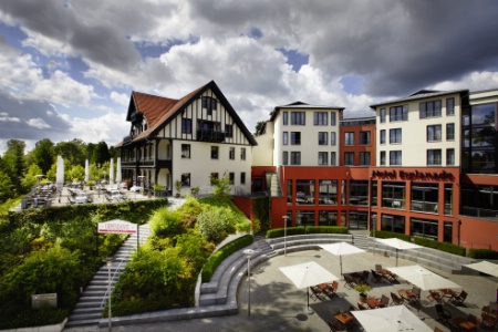 L'Esplanade Resort, hôtel bien-être 4 étoiles à moins d'une heure de Berlin, accueille uniquement des clients de plus de 16 ans depuis novembre 2015. L'Esplanade Resort, hôtel bien-être 4 étoiles à moins d'une heure de Berlin, accueille uniquement des clients de plus de 16 ans depuis novembre 2015.
