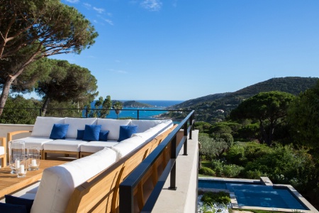 La Réserve Ramatuelle compte 14 villas avec vue sur mer.