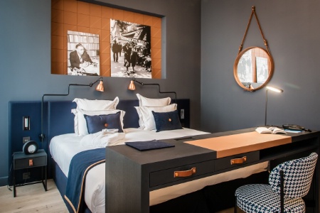 Dans les chambres, Leslie Gauthier a déployé une décoration chic et très parisienne.