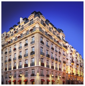 La façade du Bristol Paris.