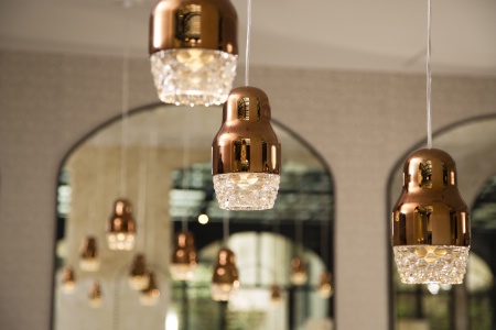 Un détail : les luminaires de la salle de restauration.