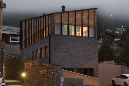 L'architecte Gaétan Morales a imaginé un bâtiment aux lignes épurées et aux larges vitrages.