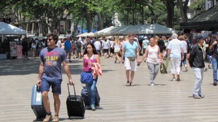 Les Ramblas de Barcelone. La ville compterait 40 % d'hébergements illégaux selon la municipalité.