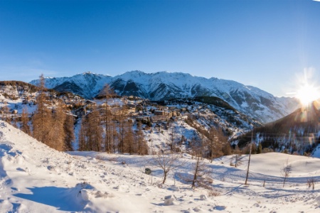 Auron, développement et grands espaces. Auron, développement et grands espaces.