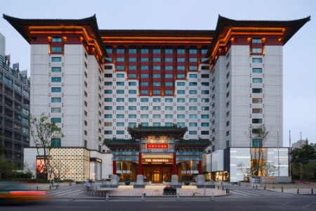 La façade du Peninsula Beijing.