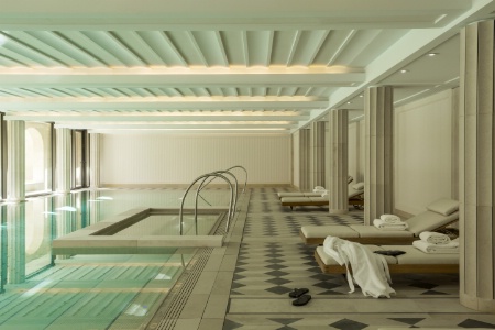 Avec ses colonnes et son sol en mosaïque, la piscine rappelle les thermes romains.