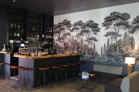 Le lobby et le bar ont été entièrement refaits. Le lobby et le bar ont été entièrement refaits.