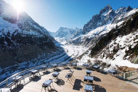 L'hôtel offre une vue imprenable sur la mer de glace.
