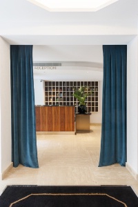 Bruno Borrione a imaginé une réception tout en volumes pour l'hôtel Blomet. Bruno Borrione a imaginé une réception tout en volumes pour l'hôtel Blomet.